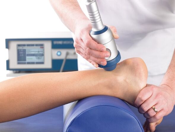 Physiotherapy can help relieve pain in the joints of the legs after an injury.